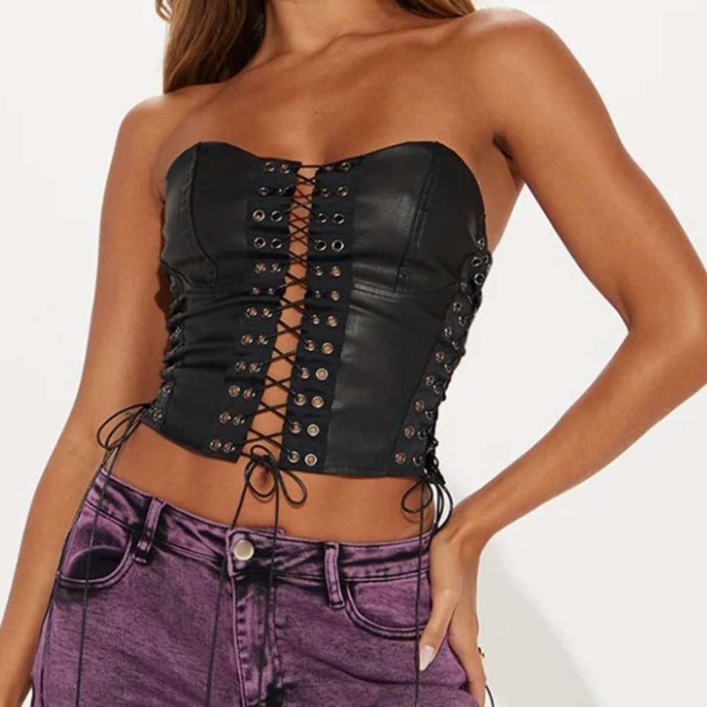 Fashion Nova. Black leather corset and lavender dark wash denim jeans.